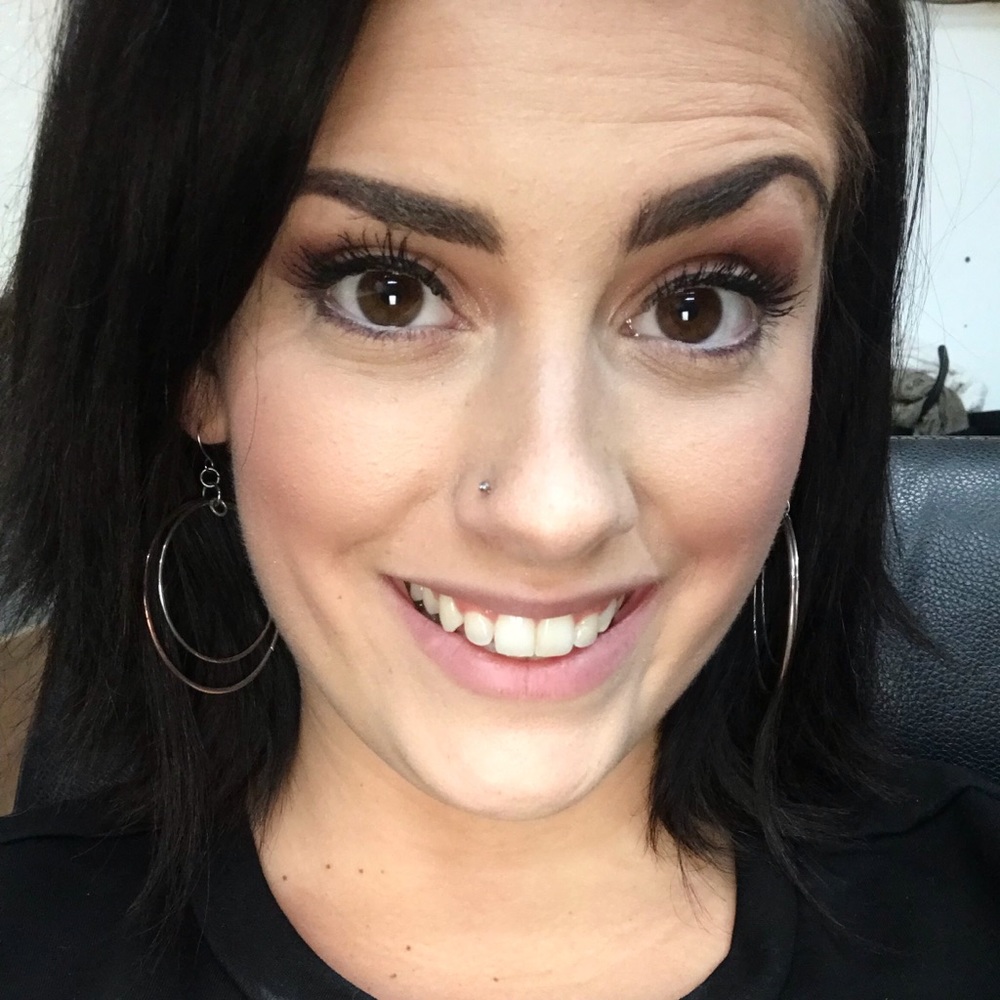 Meet your Posher, Maya